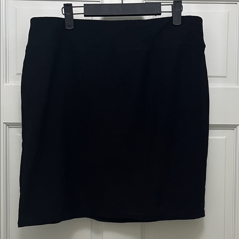 NWOT Eileen Fisher Textured Black Mini Skirt w/ Elastic Waist band - Size Large